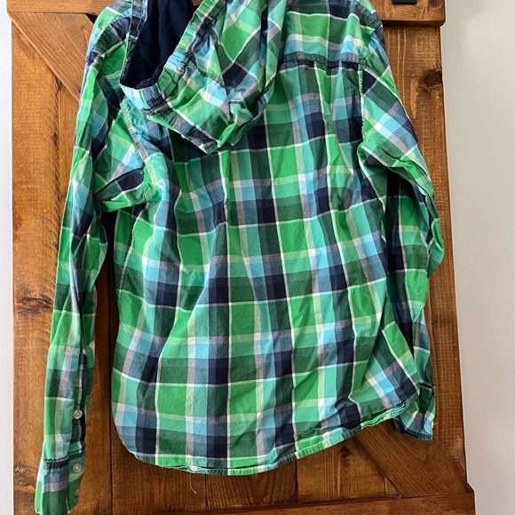 Ditch Plains button-down w/hood front pockets casual shirt. Green/Blue stripes. - Picture 3 of 3